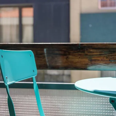 Guestready - Grit & Glam *