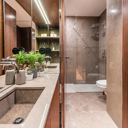 Guestready - Grit & Glam *