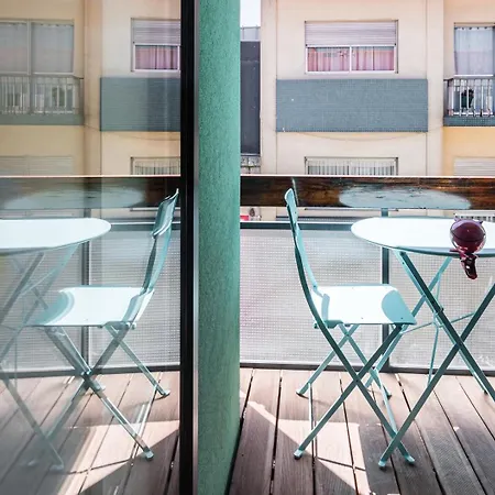 Guestready - Grit & Glam