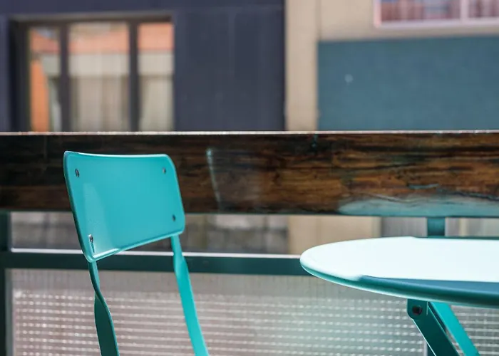 Guestready - Grit & Glam *