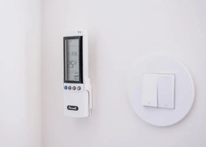 Guestready - Grit & Glam